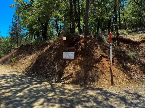 21 Dutch Ln, Weaverville, CA 96093