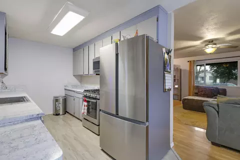 Kitchen - 2860 Iris St, Anderson, CA 96007 photo 1 of 2