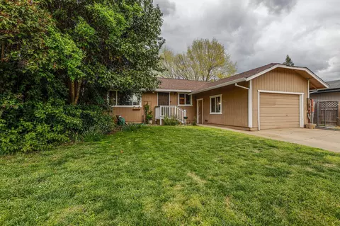 2860 Iris St, Anderson, CA 96007