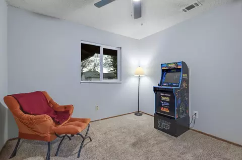 Bedroom - 2860 Iris St, Anderson, CA 96007 photo 4 of 5