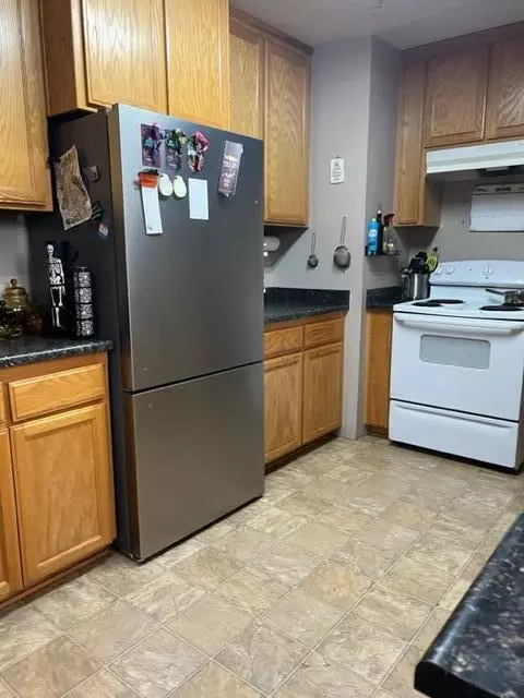 Kitchen - 795 Lakeview Dr, Redding, CA 96001 photo 2 of 2