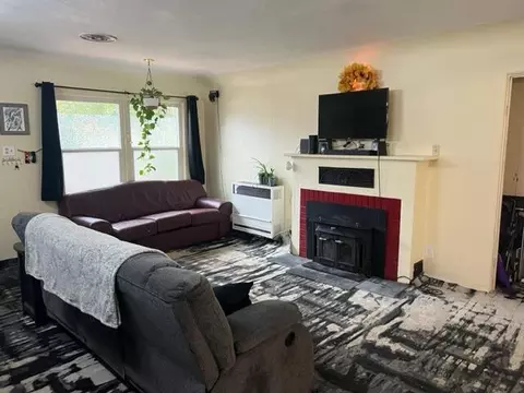 Living - 795 Lakeview Dr, Redding, CA 96001 photo 2 of 3