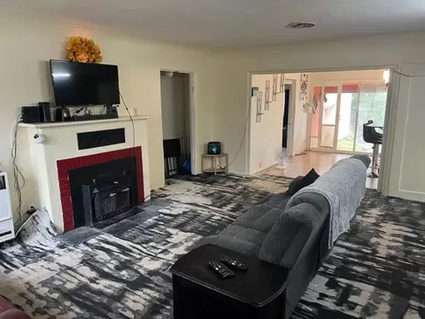 Living - 795 Lakeview Dr, Redding, CA 96001 photo 3 of 3