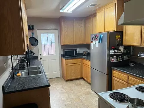 Kitchen - 795 Lakeview Dr, Redding, CA 96001 photo 1 of 2