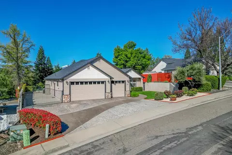 270 Shadowrun Ct, Redding, CA 96003