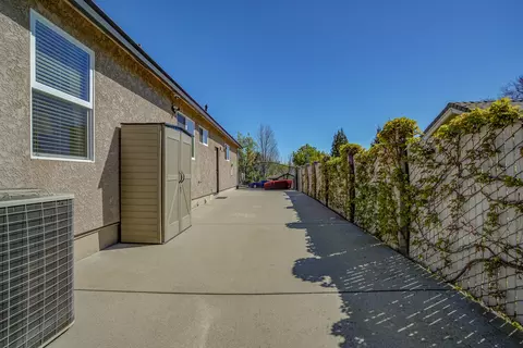 Exterior - 270 Shadowrun Ct, Redding, CA 96003 photo 8 of 12