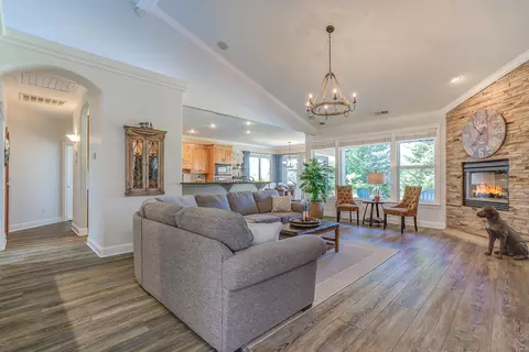 Living - 270 Shadowrun Ct, Redding, CA 96003 photo 1 of 3
