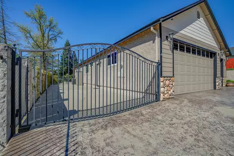 Exterior - 270 Shadowrun Ct, Redding, CA 96003 photo 7 of 12