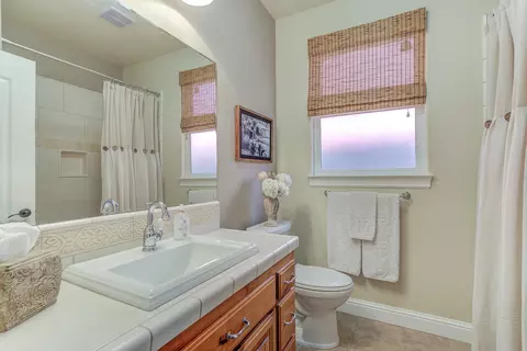 Bath - 270 Shadowrun Ct, Redding, CA 96003 photo 5 of 5