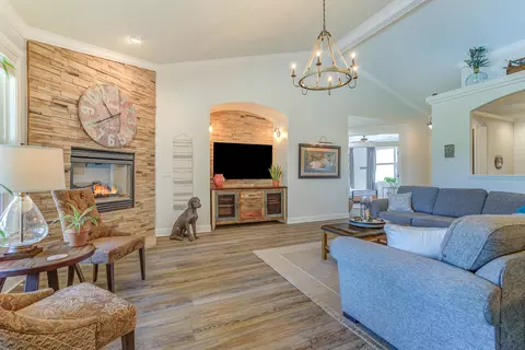 Living - 270 Shadowrun Ct, Redding, CA 96003 photo 2 of 3