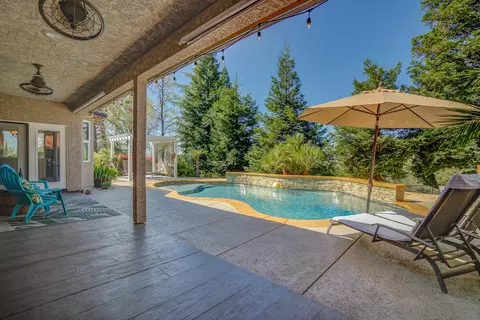 Exterior - 270 Shadowrun Ct, Redding, CA 96003 photo 4 of 12