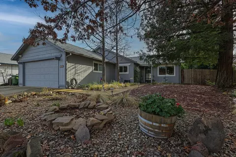 1803 Vega St, Redding, CA 96002 photo 2