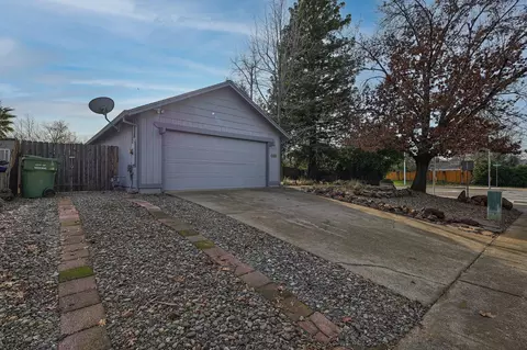 1803 Vega St, Redding, CA 96002 photo 3