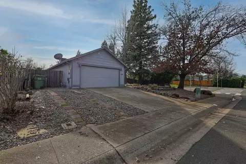 1803 Vega St, Redding, CA 96002 photo 4