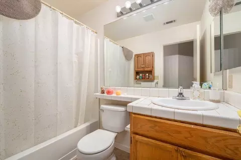 Bath - 1382 Grouse Dr, Redding, CA 96003 photo 3 of 3