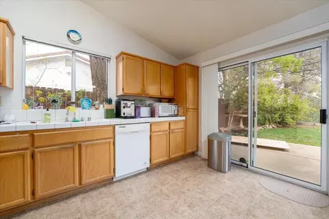 Kitchen - 1382 Grouse Dr, Redding, CA 96003 photo 2 of 2
