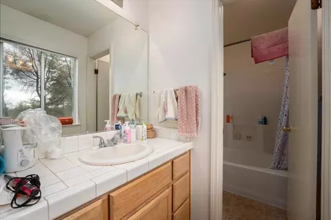 Bath - 1382 Grouse Dr, Redding, CA 96003 photo 1 of 3