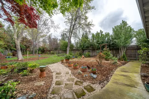 Exterior - 2222 Wicklow St, Redding, CA 96001 photo 14 of 22
