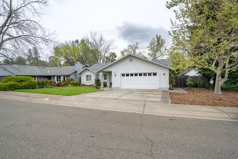 2222 Wicklow St, Redding, CA 96001