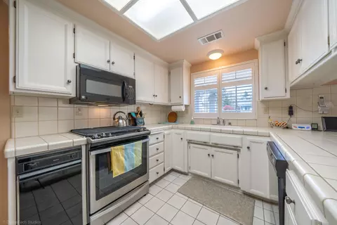 Kitchen - 2222 Wicklow St, Redding, CA 96001 photo 2 of 5