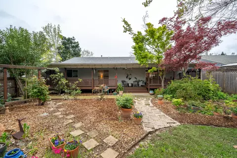 Exterior - 2222 Wicklow St, Redding, CA 96001 photo 17 of 22