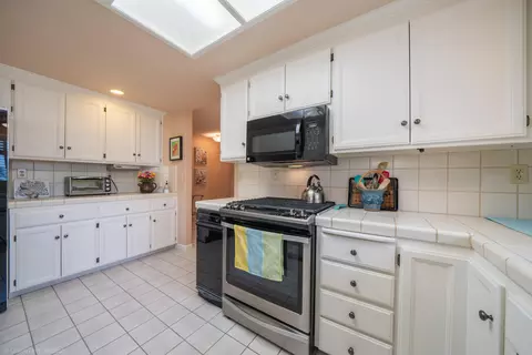 Kitchen - 2222 Wicklow St, Redding, CA 96001 photo 5 of 5