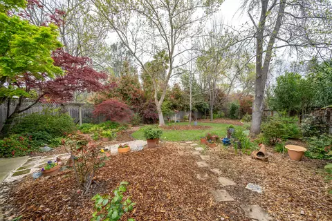 Exterior - 2222 Wicklow St, Redding, CA 96001 photo 16 of 22