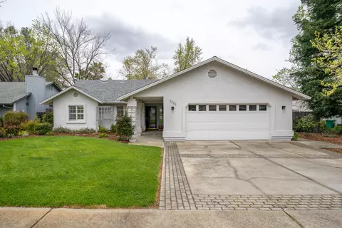 Exterior - 2222 Wicklow St, Redding, CA 96001 photo 4 of 22
