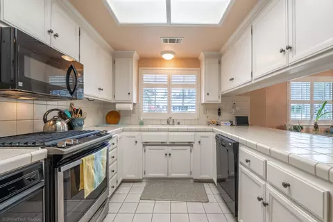 Kitchen - 2222 Wicklow St, Redding, CA 96001 photo 3 of 5