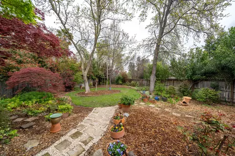 Exterior - 2222 Wicklow St, Redding, CA 96001 photo 15 of 22