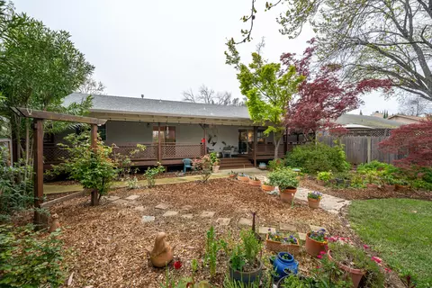 Exterior - 2222 Wicklow St, Redding, CA 96001 photo 19 of 22