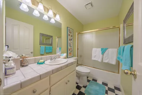 Bath - 2222 Wicklow St, Redding, CA 96001 photo 1 of 3