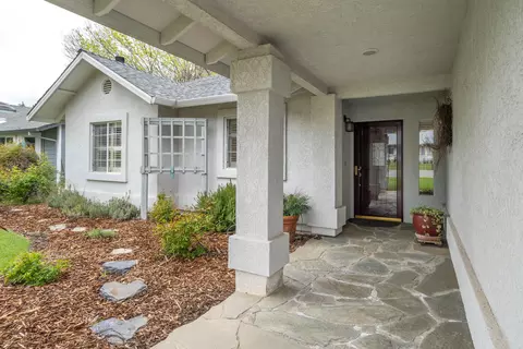 Exterior - 2222 Wicklow St, Redding, CA 96001 photo 7 of 22