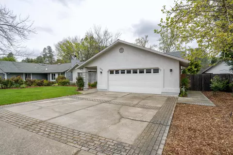 Exterior - 2222 Wicklow St, Redding, CA 96001 photo 6 of 22