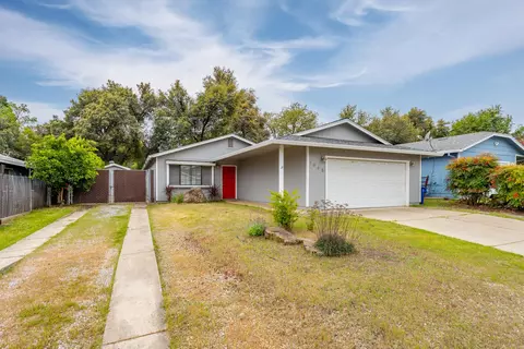 1965 Carleton St, Redding, CA 96002