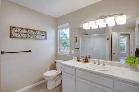 Bath - 14135 Dos Pinon Trl, Redding, CA 96003 photo 2 of 2