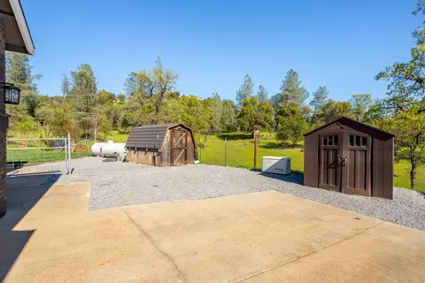 Exterior - 14135 Dos Pinon Trl, Redding, CA 96003 photo 9 of 9