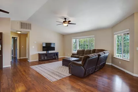Living - 14135 Dos Pinon Trl, Redding, CA 96003 photo 2 of 2