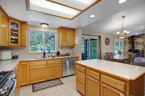 Kitchen - 14135 Dos Pinon Trl, Redding, CA 96003 photo 2 of 2