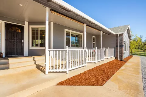 Exterior - 14135 Dos Pinon Trl, Redding, CA 96003 photo 7 of 9