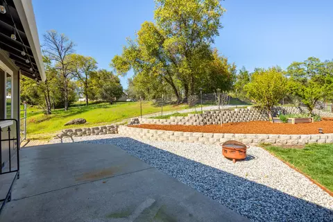 Exterior - 14135 Dos Pinon Trl, Redding, CA 96003 photo 6 of 9