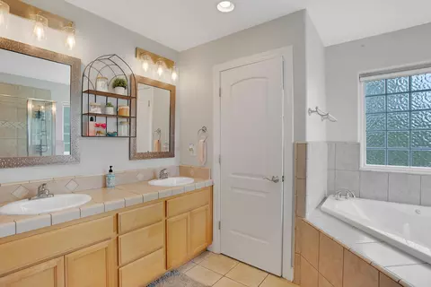 Bath - 16416 Old Mission Dr, Red Bluff, CA 96080 photo 2 of 3