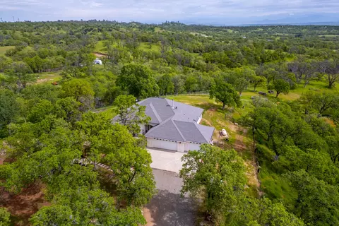 Exterior - 16416 Old Mission Dr, Red Bluff, CA 96080 photo 6 of 9