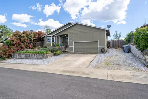 3765 Lake Forest Dr, Redding, CA 96003