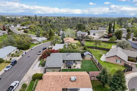 View/Area - 3765 Lake Forest Dr, Redding, CA 96003 photo 4 of 8