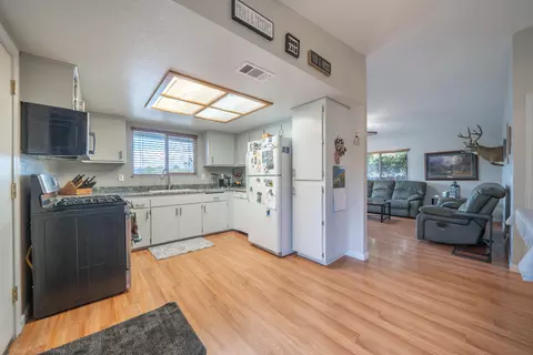 Kitchen - 3765 Lake Forest Dr, Redding, CA 96003 photo 1 of 5