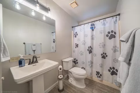 Bath - 3765 Lake Forest Dr, Redding, CA 96003 photo 1 of 3