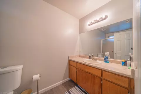 Bath - 3765 Lake Forest Dr, Redding, CA 96003 photo 2 of 3