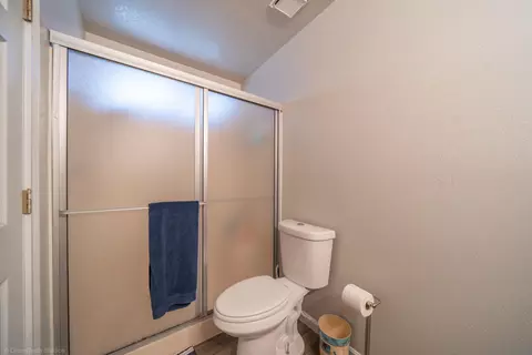 Bath - 3765 Lake Forest Dr, Redding, CA 96003 photo 3 of 3
