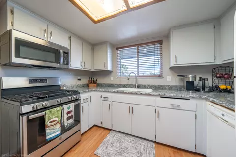 Kitchen - 3765 Lake Forest Dr, Redding, CA 96003 photo 3 of 5